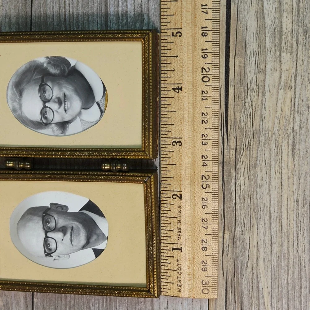 Vintage Mini Hinged Brass Double Picture Frame Bi Fold Oval Photo Desktop